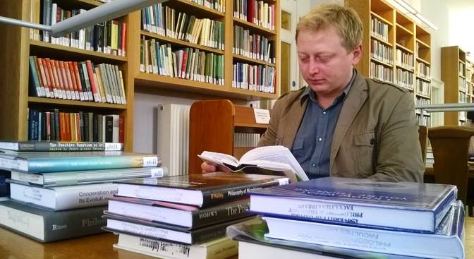 Dr Konrad Szocik w bibliotece Oxfordu
