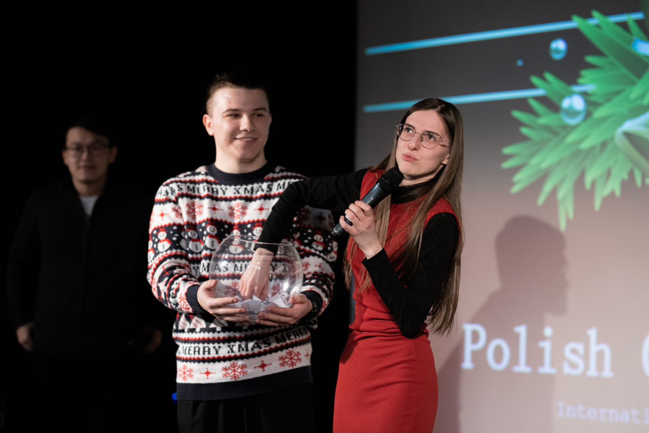 Dmytro Shcherbak i Mariia Kravets na scenie podczas Polish Christmas Party
