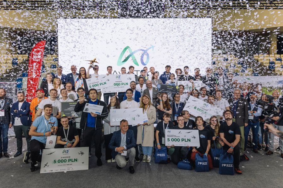 Zespół WSIiZ zwycięzcą w kategorii Open największego lotniczego hackathonu w Europie!