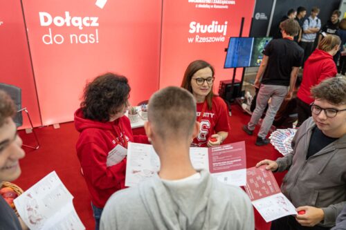 Stoisko WSIiZ na Salonie Maturzystów 2024