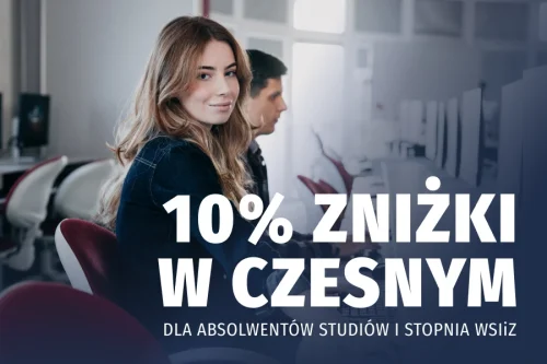 Absolwentka WSIiZ pracująca przy komputerze