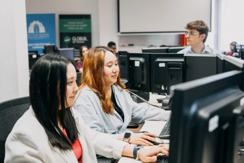 Studentki Finansów i audytu wewnętrznego we WSIiZ w Rzeszowie