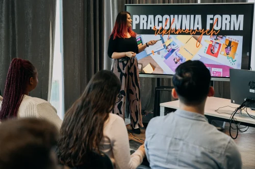 Studenci Grafiki komputerowej i produkcji multimedialnej we WSIiZ w Rzeszowie podczas zajęć kreatywnych