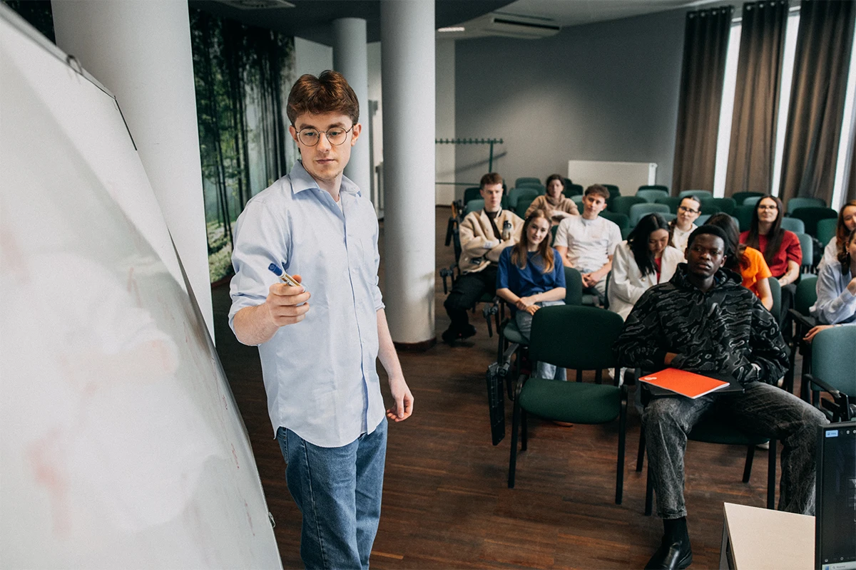 Expand your horizons with interdisciplinary specializations