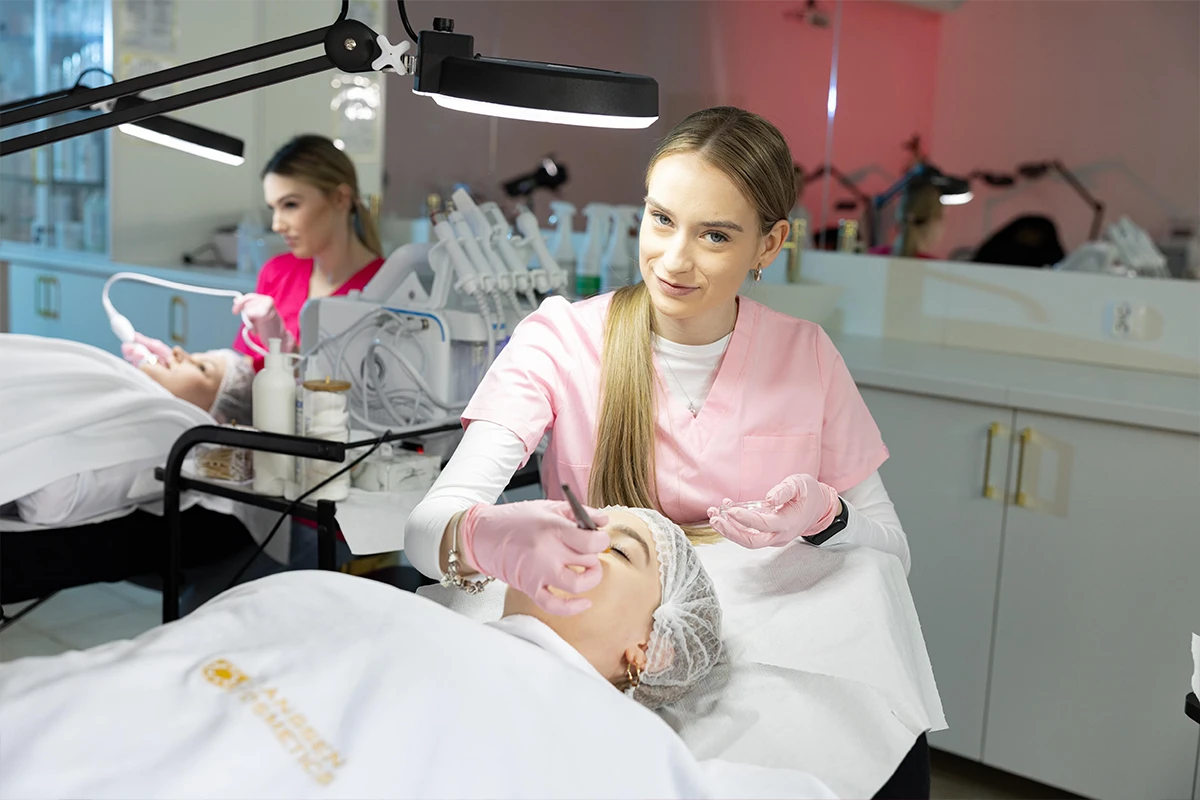 Studentki Kosmetologii II stopnia we WSIiZ w Rzeszowie