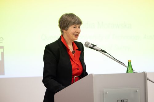 prof. Morawska podczas wykładu we WSIiZ