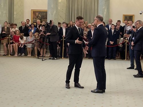 Odebranie przez profesora Szychowskiego nominacji z rąk prezydenta Dudy