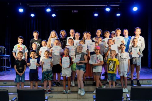 grupa dzieci pracowników we WSIiZ