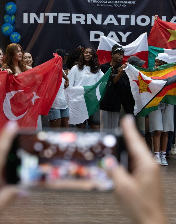 Różne kultury połączone przez muzykę, taniec i śpiew – za nami International Day