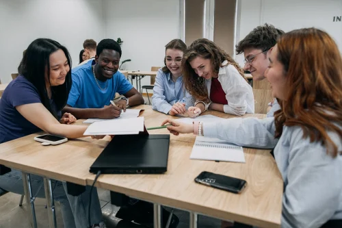 Studenci kierunku Przywództwo i zarządzanie zasobami ludzkimi I stopnia we WSIiZ w Rzeszowie