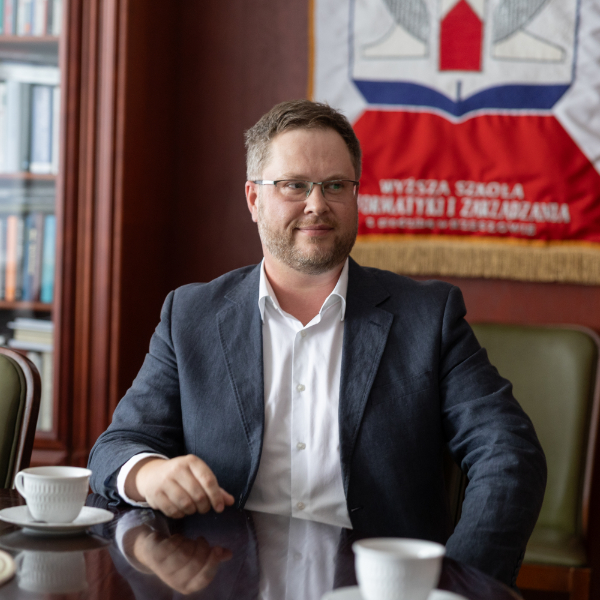 Mateusz Nowak gościem lipcowej „Rektorskiej kawy z Absolwentem”