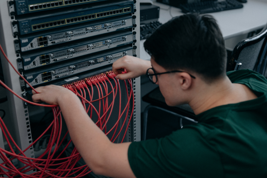 Grupa przyszłych inżynierów podczas zajęć we WSIiZ Grupa przyszłych inżynierów podczas zajęć we WSIiZ