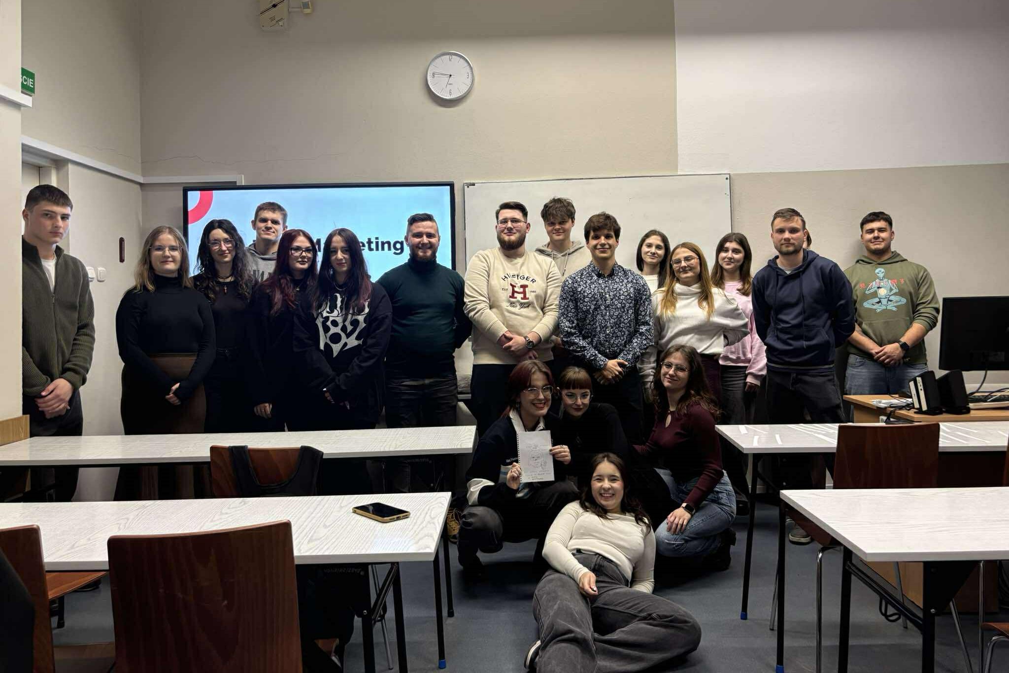 Grupa studentów biorących udział w warsztatach