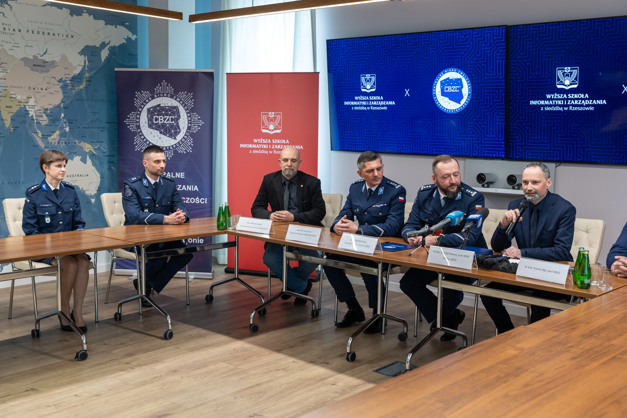 Podpisanie-umowy-o-współpracy-WSIiZ-z-CBZC