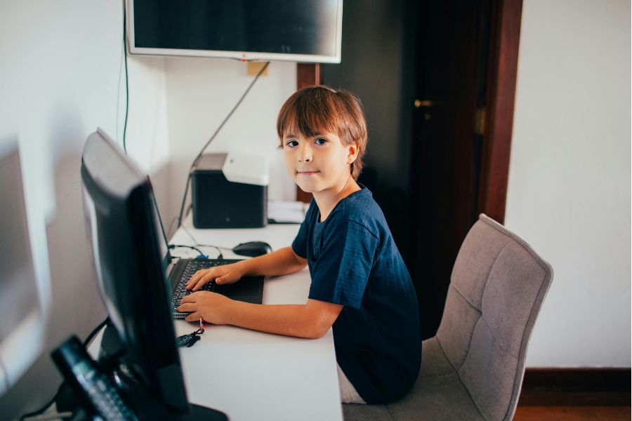 Trudne rozmowy z dziećmi o Internecie