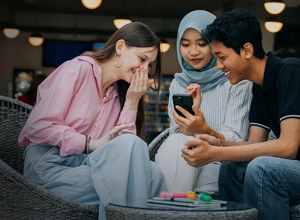 Studenci WSIiZ w Rzeszowie podczas zajęć praktycznych