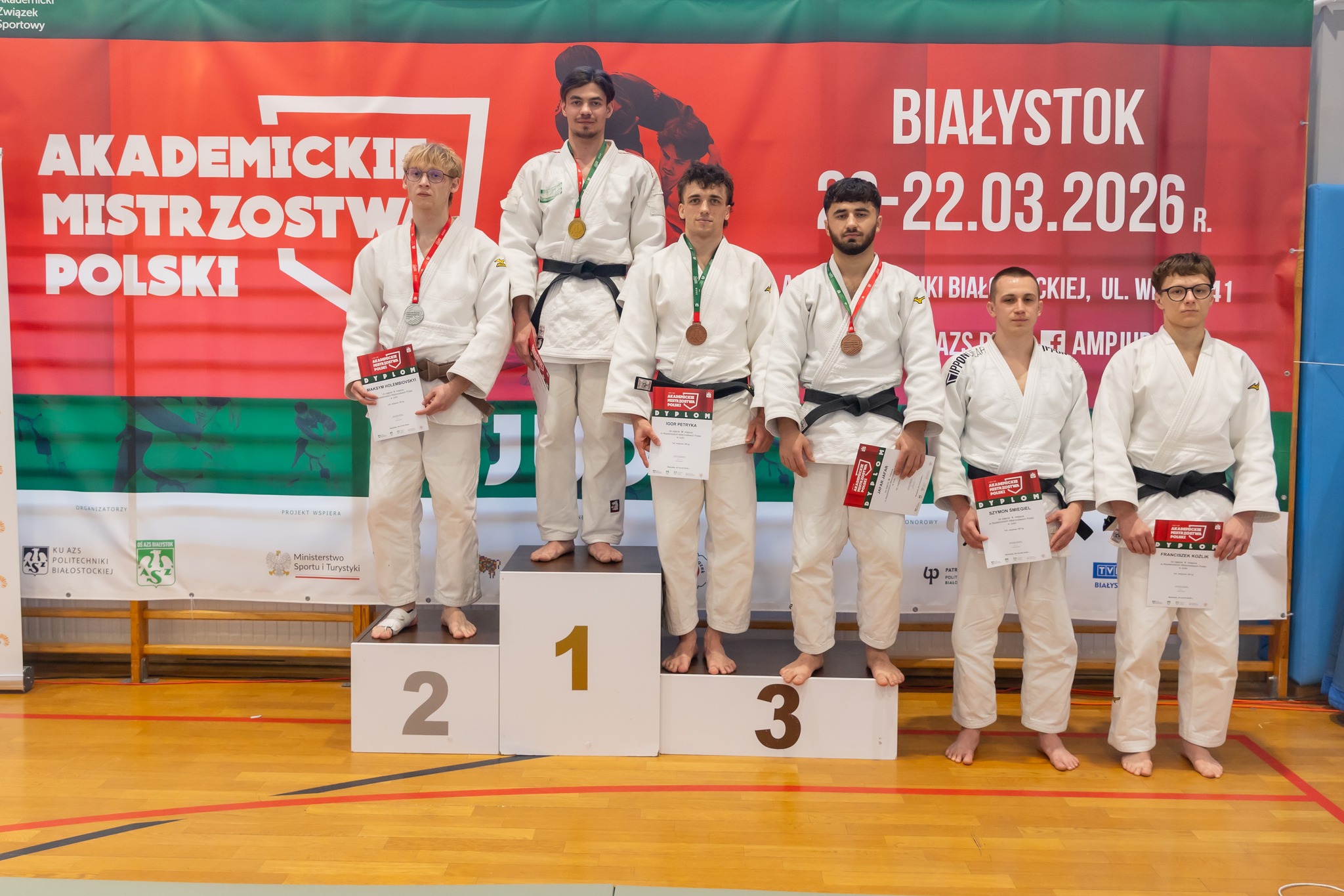 Student WSIiZ z medalem