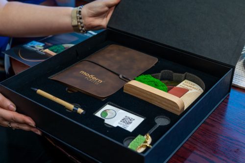 Podpisanie umowy z Modern Forms