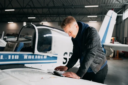 Practice and case studies from the aviation sector