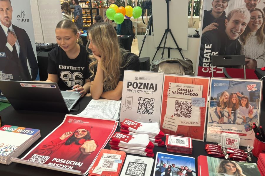 Stoisko WSIiZ na targach edukacyjnych