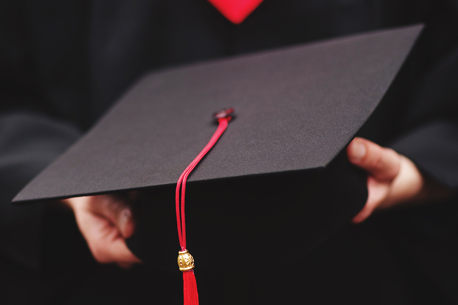 Promocje doktorskie WSIiZ, na zdjęciu biret
