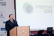 Dr Jan Andreasik gratuluje WSIiZ organizacji InternetBeta 2009
